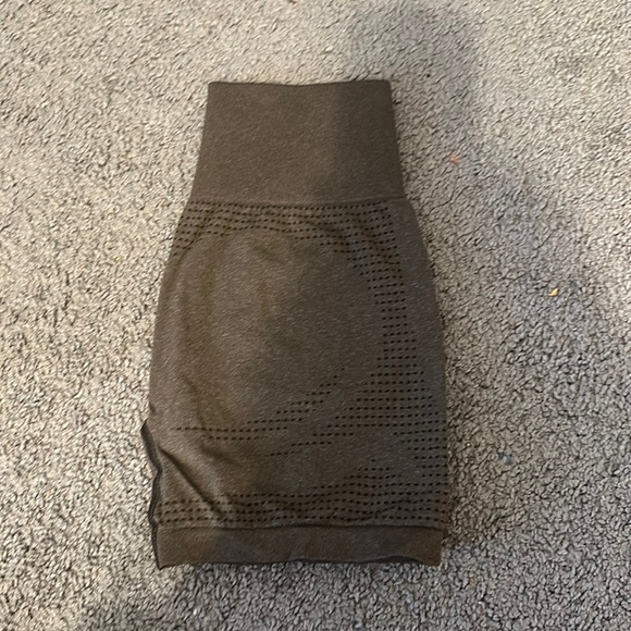 GYMSHARK VITAL SHORTS - Picture 2 of 4